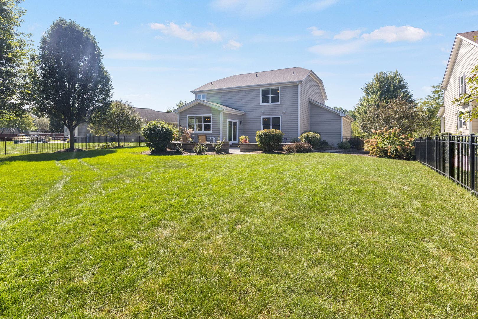 422 W Amberside Drive, Elgin, IL 60124 422 W Amberside Drive, Elgin, IL 60124