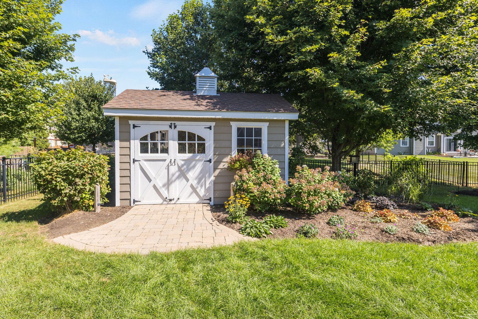 422 W Amberside Drive, Elgin, IL 60124 422 W Amberside Drive, Elgin, IL 60124