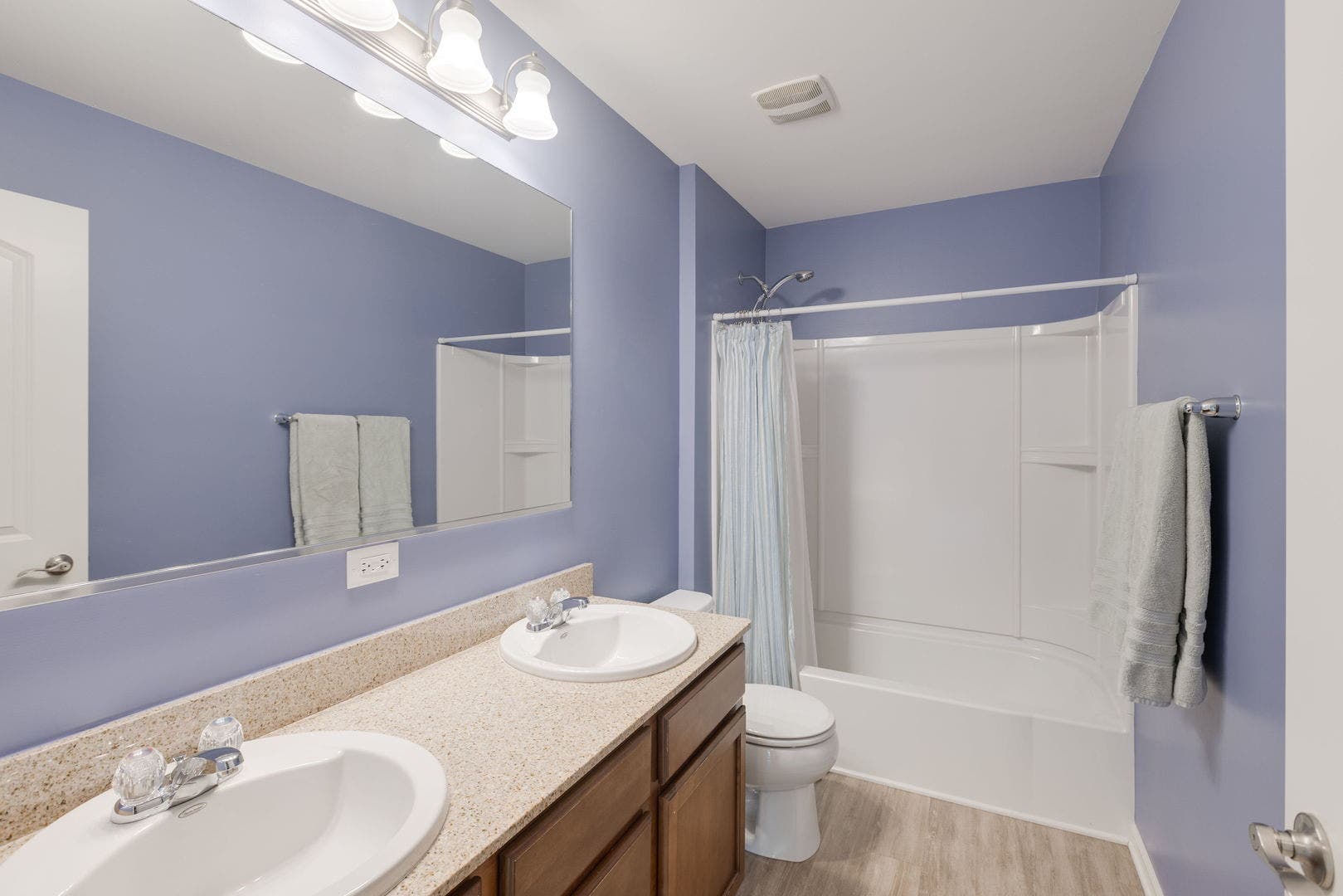 422 W Amberside Drive, Elgin, IL 60124 422 W Amberside Drive, Elgin, IL 60124
