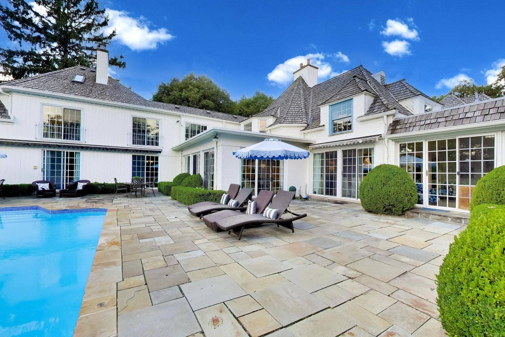 374 N Bateman Circle, Barrington Hills, IL 60010 374 N Bateman Circle, Barrington Hills, IL 60010