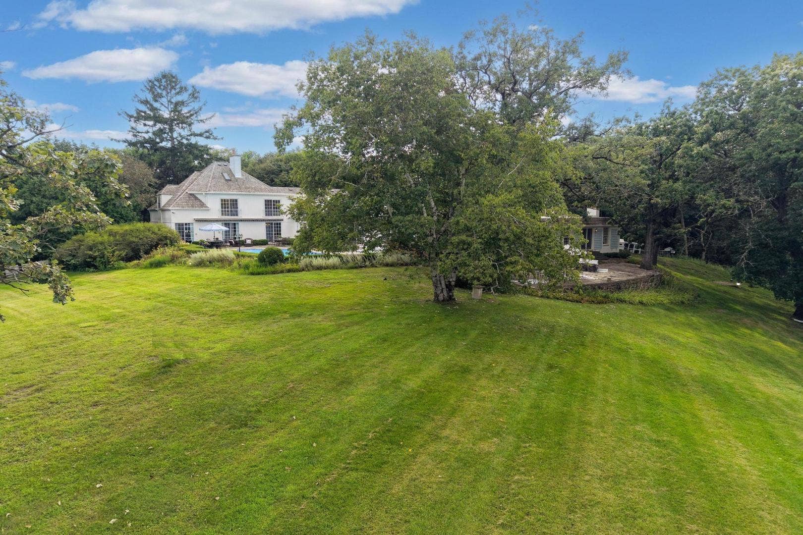 374 N Bateman Circle, Barrington Hills, IL 60010 374 N Bateman Circle, Barrington Hills, IL 60010
