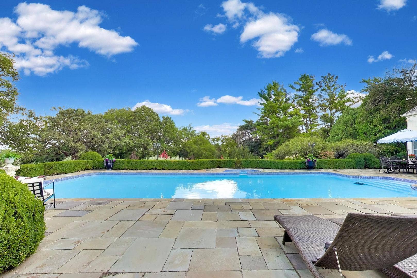 374 N Bateman Circle, Barrington Hills, IL 60010 374 N Bateman Circle, Barrington Hills, IL 60010