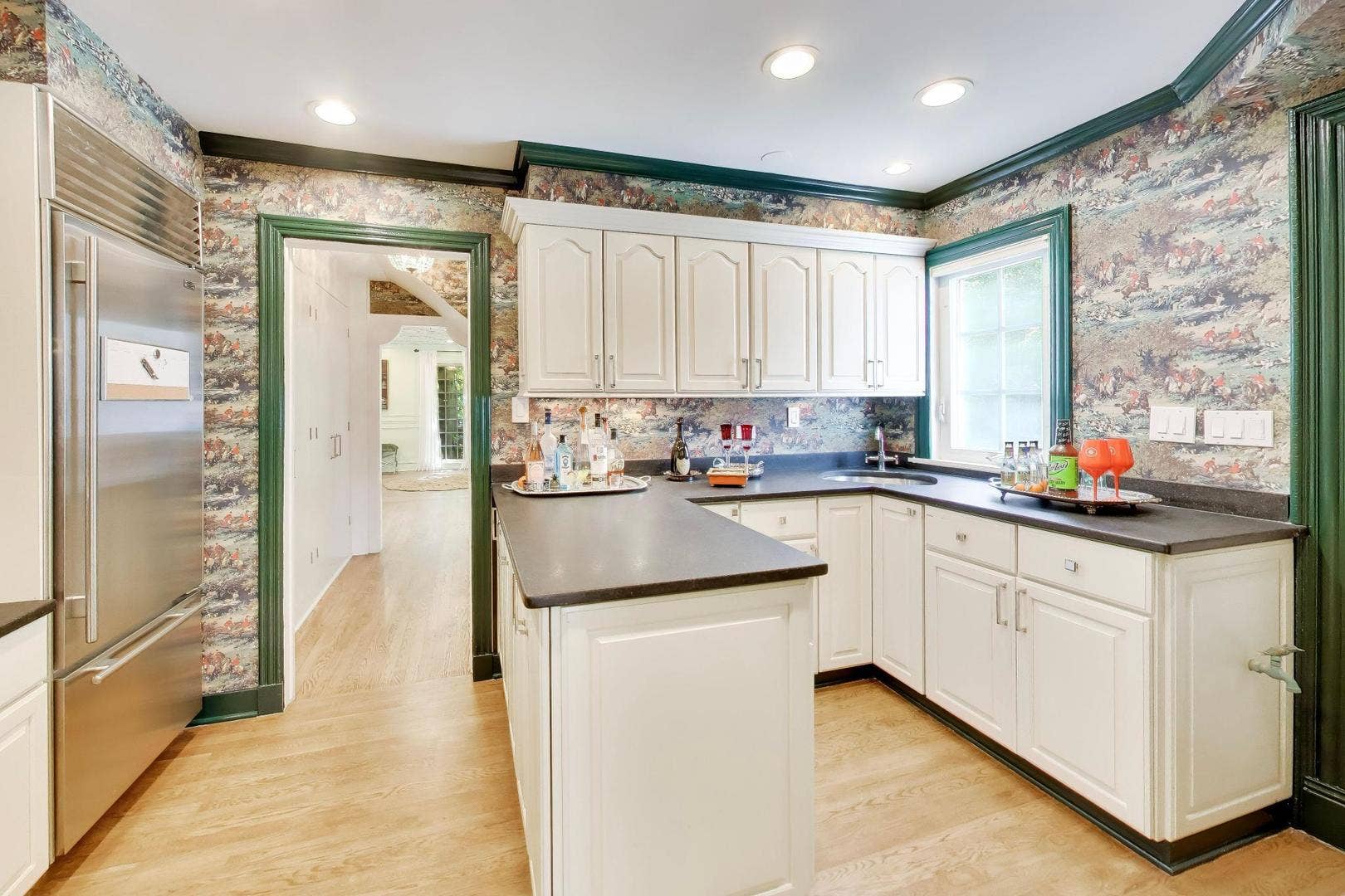 374 N Bateman Circle, Barrington Hills, IL 60010 374 N Bateman Circle, Barrington Hills, IL 60010