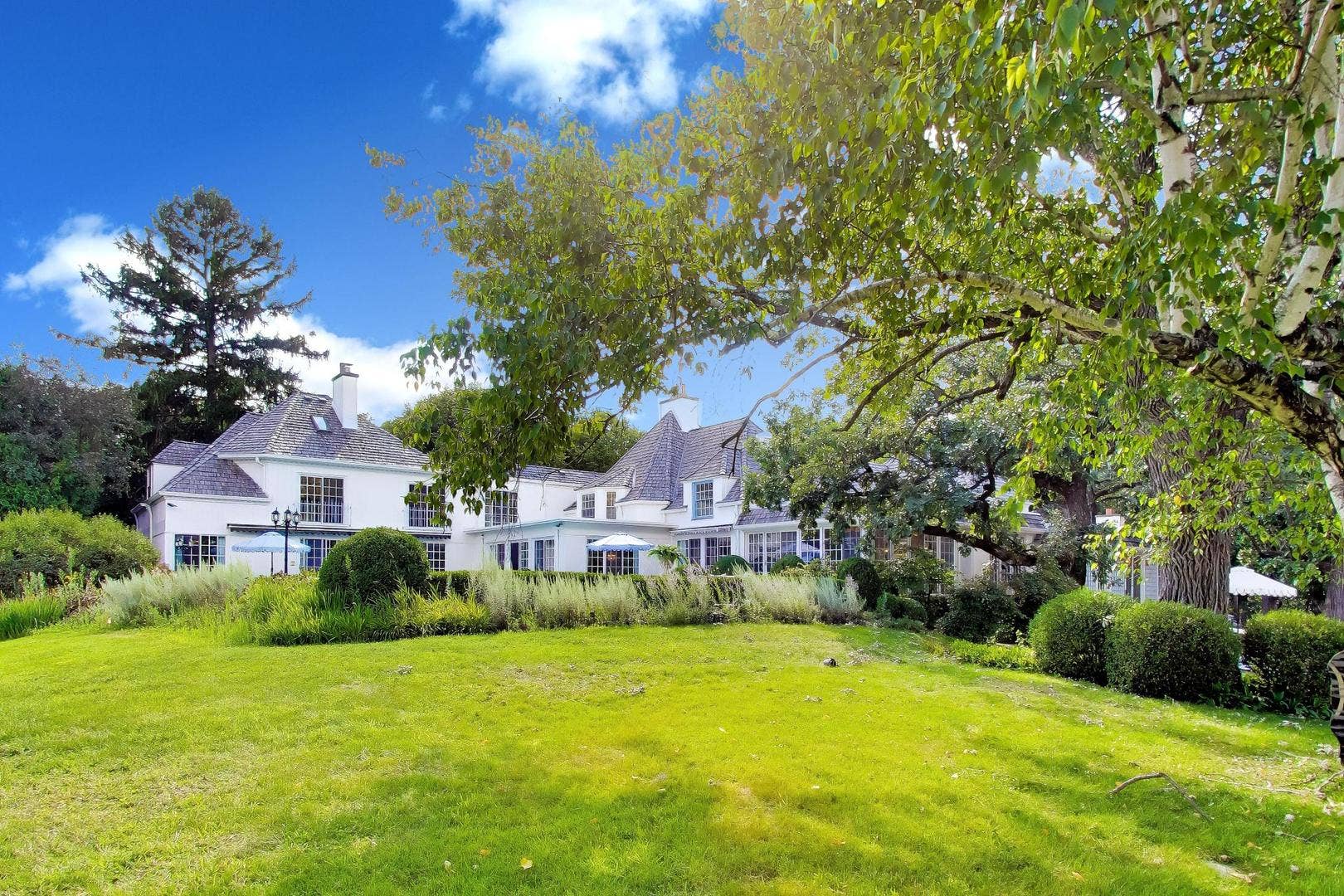 374 N Bateman Circle, Barrington Hills, IL 60010 374 N Bateman Circle, Barrington Hills, IL 60010