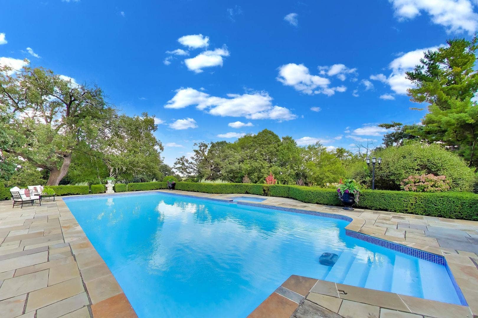 374 N Bateman Circle, Barrington Hills, IL 60010 374 N Bateman Circle, Barrington Hills, IL 60010