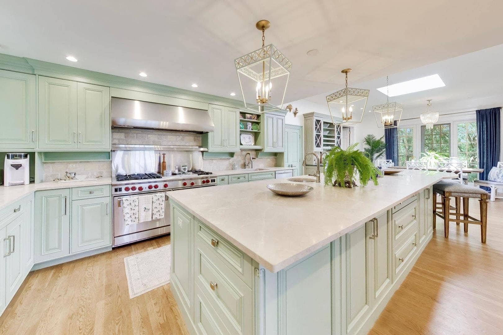 374 N Bateman Circle, Barrington Hills, IL 60010 374 N Bateman Circle, Barrington Hills, IL 60010
