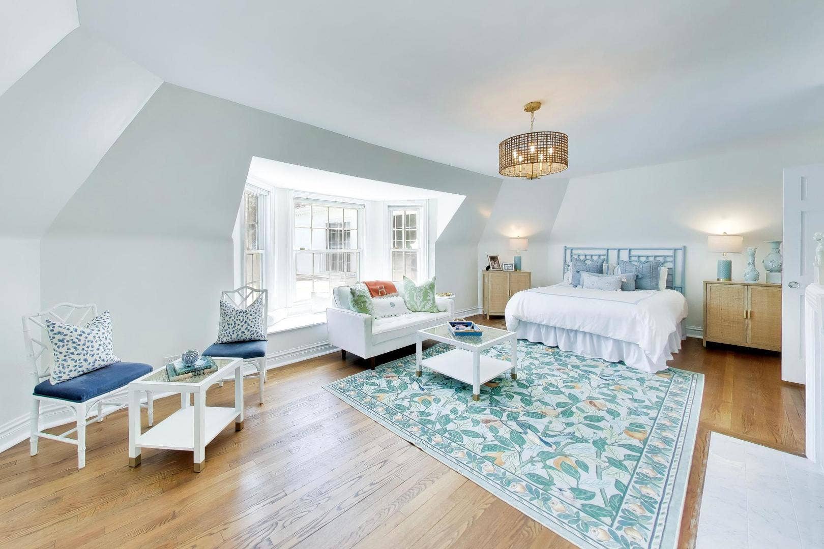 374 N Bateman Circle, Barrington Hills, IL 60010 374 N Bateman Circle, Barrington Hills, IL 60010