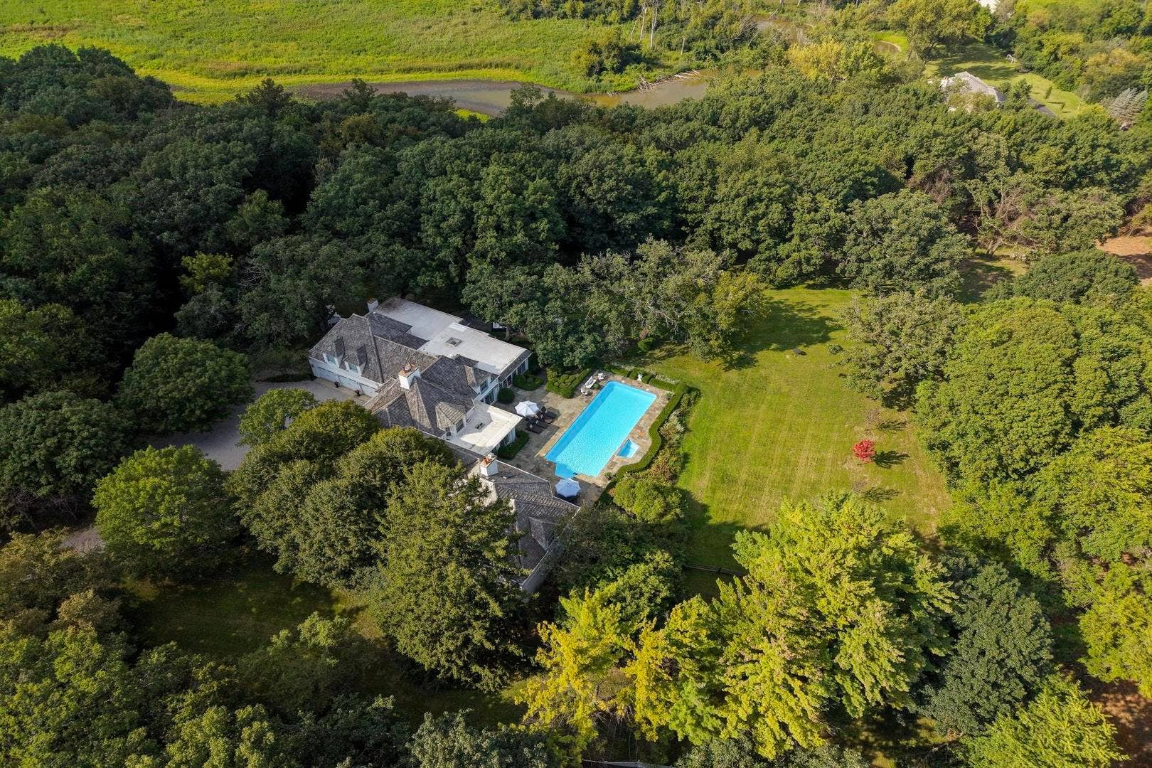 374 N Bateman Circle, Barrington Hills, IL 60010 374 N Bateman Circle, Barrington Hills, IL 60010