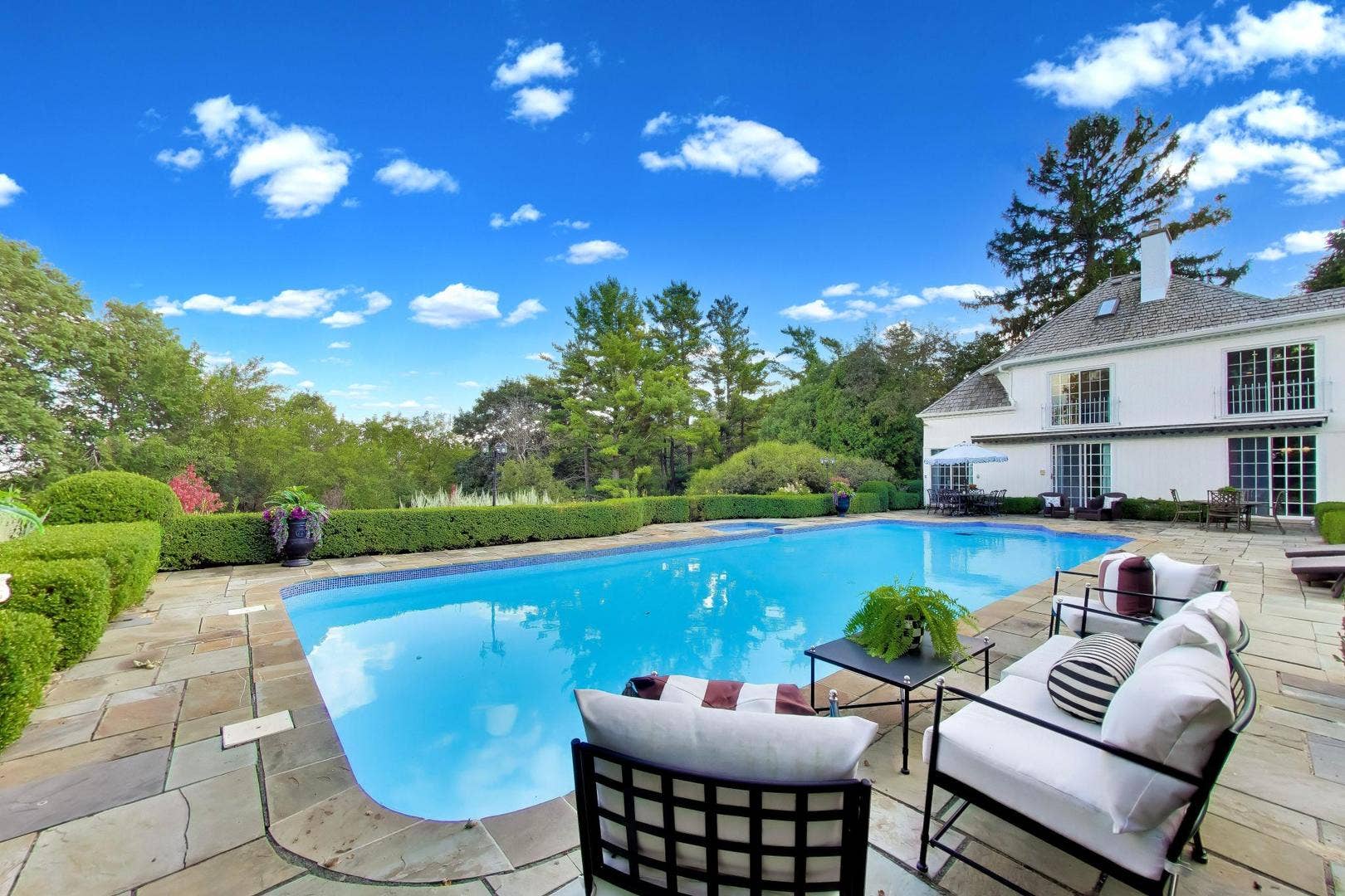 374 N Bateman Circle, Barrington Hills, IL 60010 374 N Bateman Circle, Barrington Hills, IL 60010