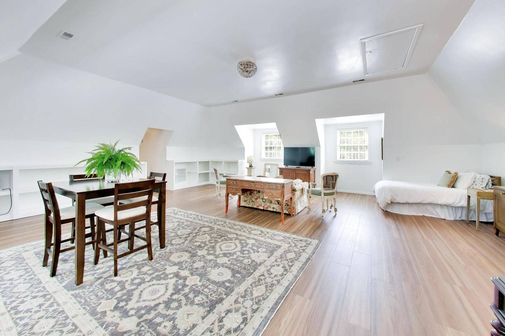 374 N Bateman Circle, Barrington Hills, IL 60010 374 N Bateman Circle, Barrington Hills, IL 60010