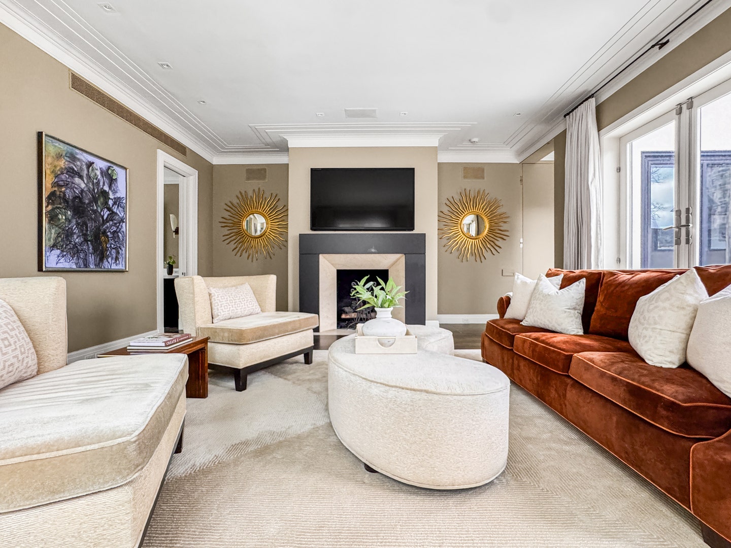 1524 N Astor Street, Chicago, IL 60610 The focal point of the family room is an elegant f