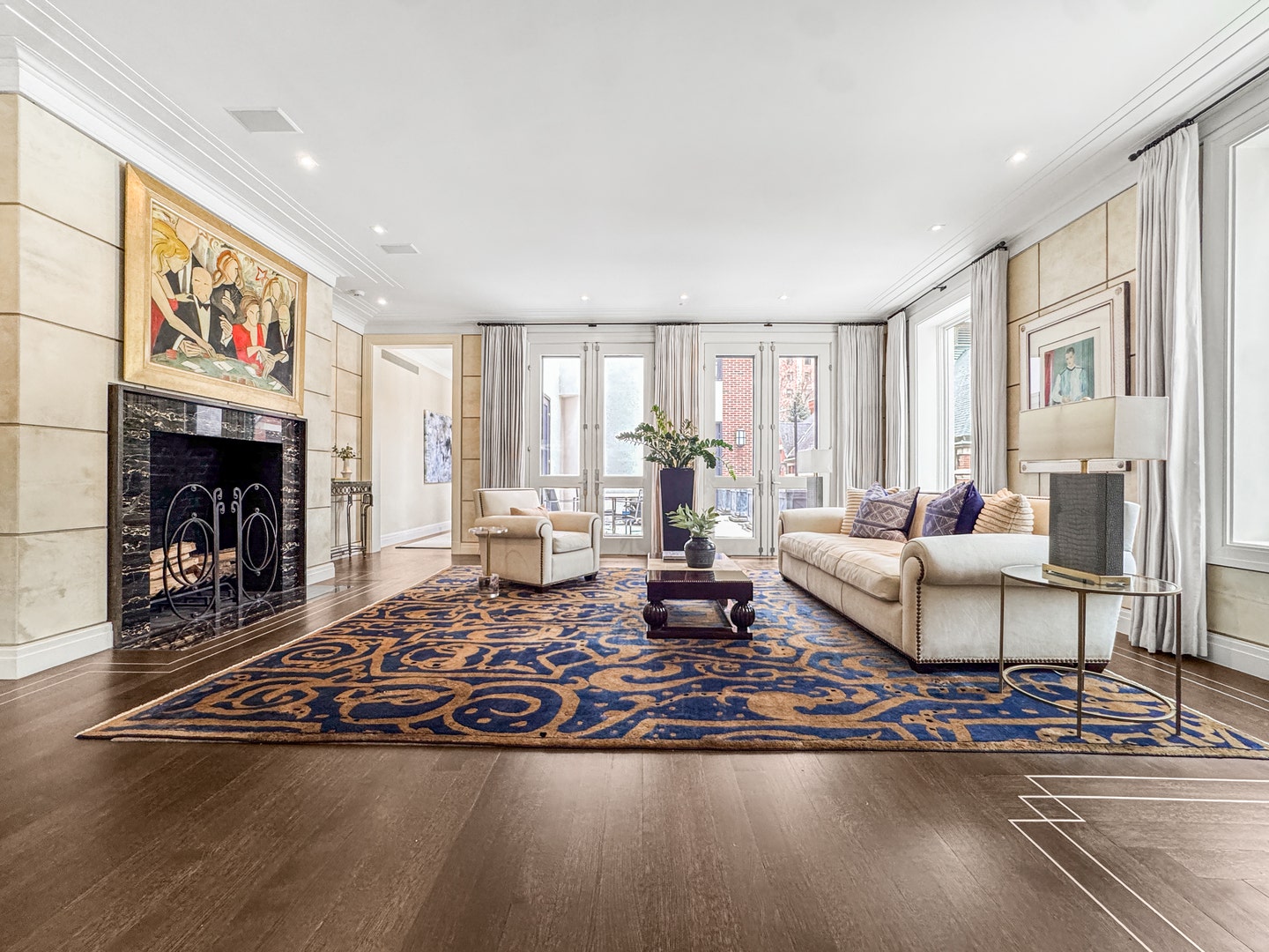 1524 N Astor Street, Chicago, IL 60610 The living room is exquisitely finished with squar