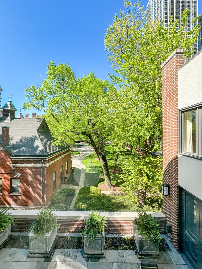 1524 N Astor Street, Chicago, IL 60610 1524 N Astor Street, Chicago, IL 60610