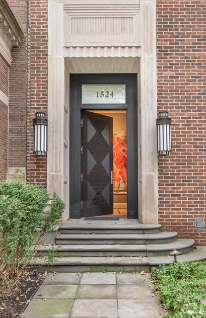1524 N Astor Street, Chicago, IL 60610 Set in one of the citys most desirable streets wi