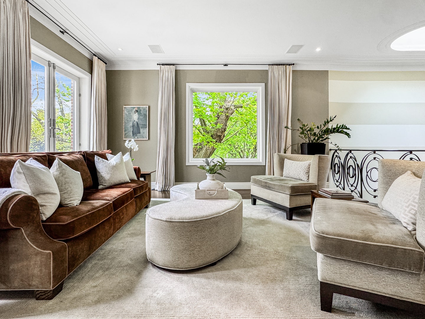 1524 N Astor Street, Chicago, IL 60610 A huge north-facing window offers bright, unobstru