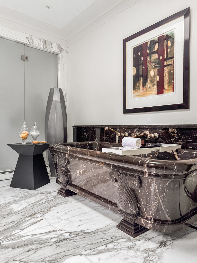 1524 N Astor Street, Chicago, IL 60610 The primary bath tub was carved from a single piec