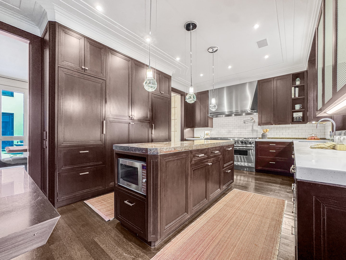 1524 N Astor Street, Chicago, IL 60610 The kitchen is a standout, featuring stained anigr