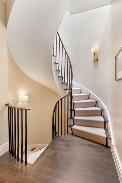 1524 N Astor Street, Chicago, IL 60610 The curved rear stairs lead down to a separate en
