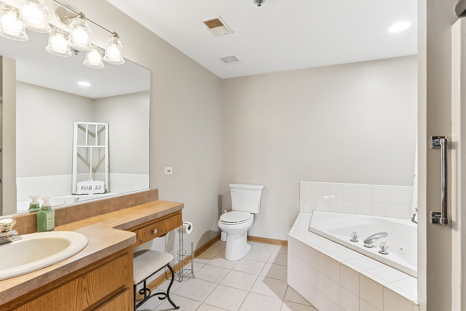 11535 Settlers Pond Way, #3B, Orland Park, IL 60467 11535 Settlers Pond Way, #3B, Orland Park, IL 60467