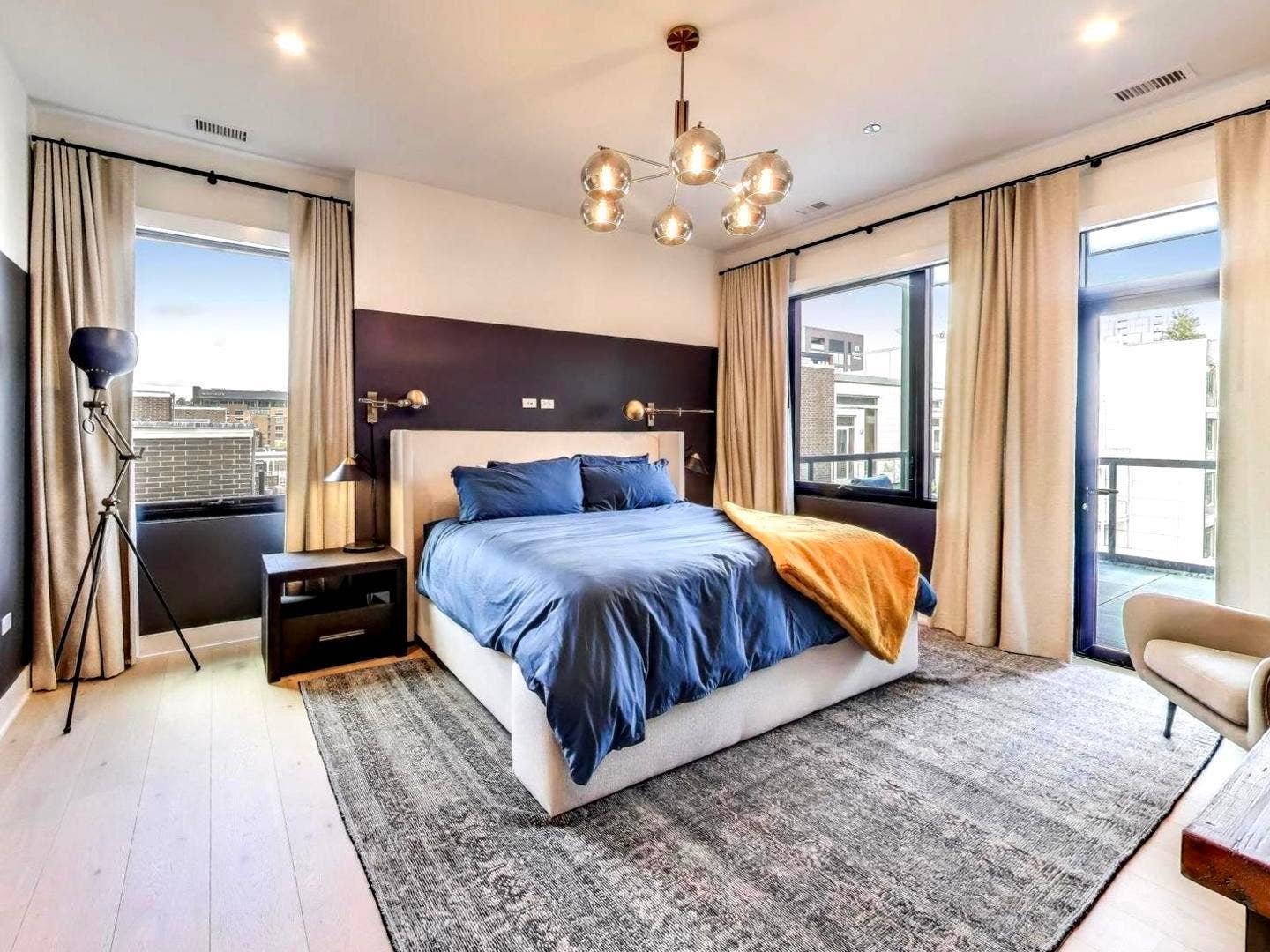 6 N Carpenter Street, #5B, Chicago, IL 60607