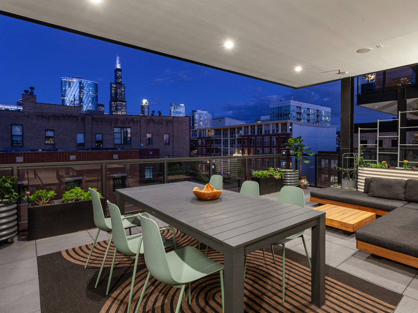 6 N Carpenter Street, #5B, Chicago, IL 60607