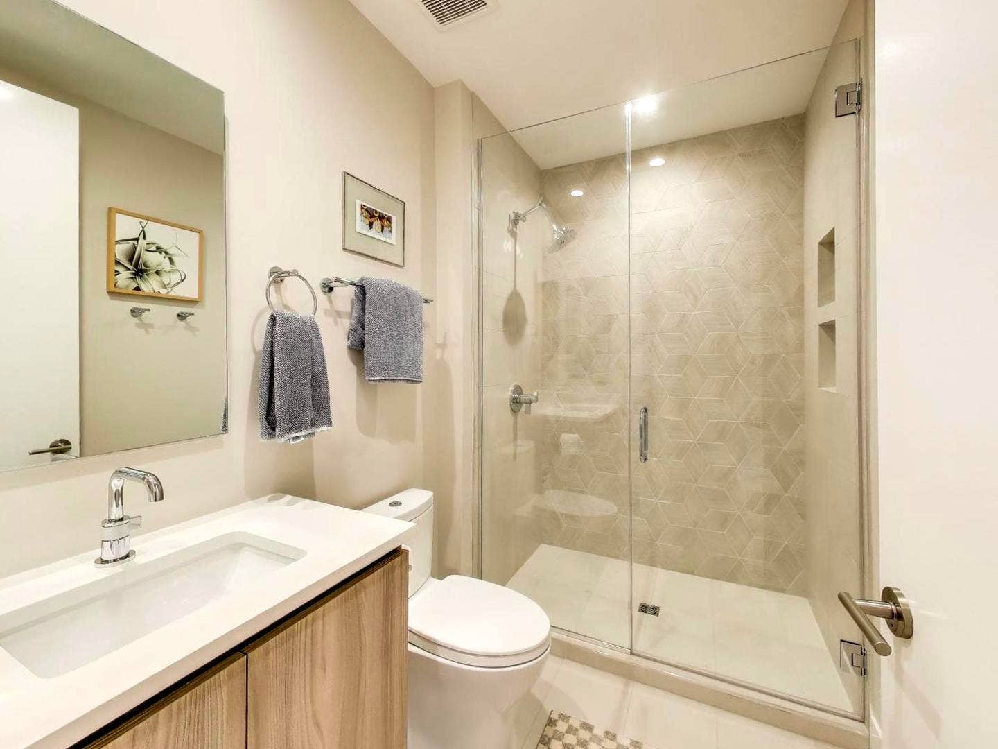 6 N Carpenter Street, #5B, Chicago, IL 60607
