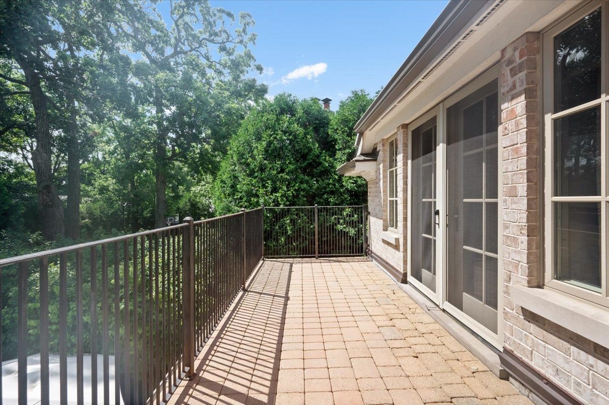 1235 Longmeadow Lane, Glencoe, IL 60022 1235 Longmeadow Lane, Glencoe, IL 60022