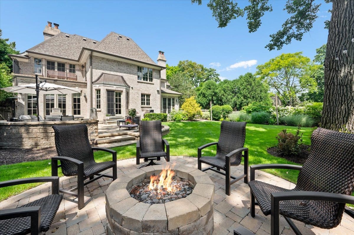 1235 Longmeadow Lane, Glencoe, IL 60022 1235 Longmeadow Lane, Glencoe, IL 60022