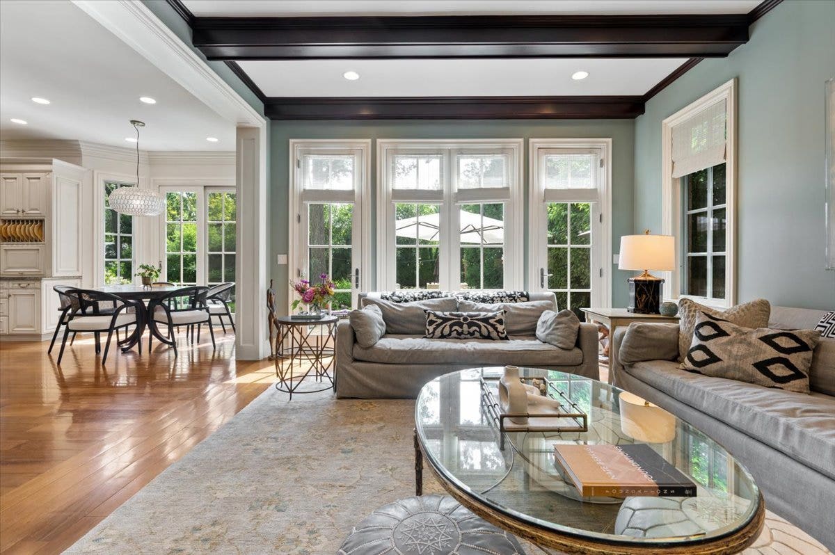 1235 Longmeadow Lane, Glencoe, IL 60022 1235 Longmeadow Lane, Glencoe, IL 60022
