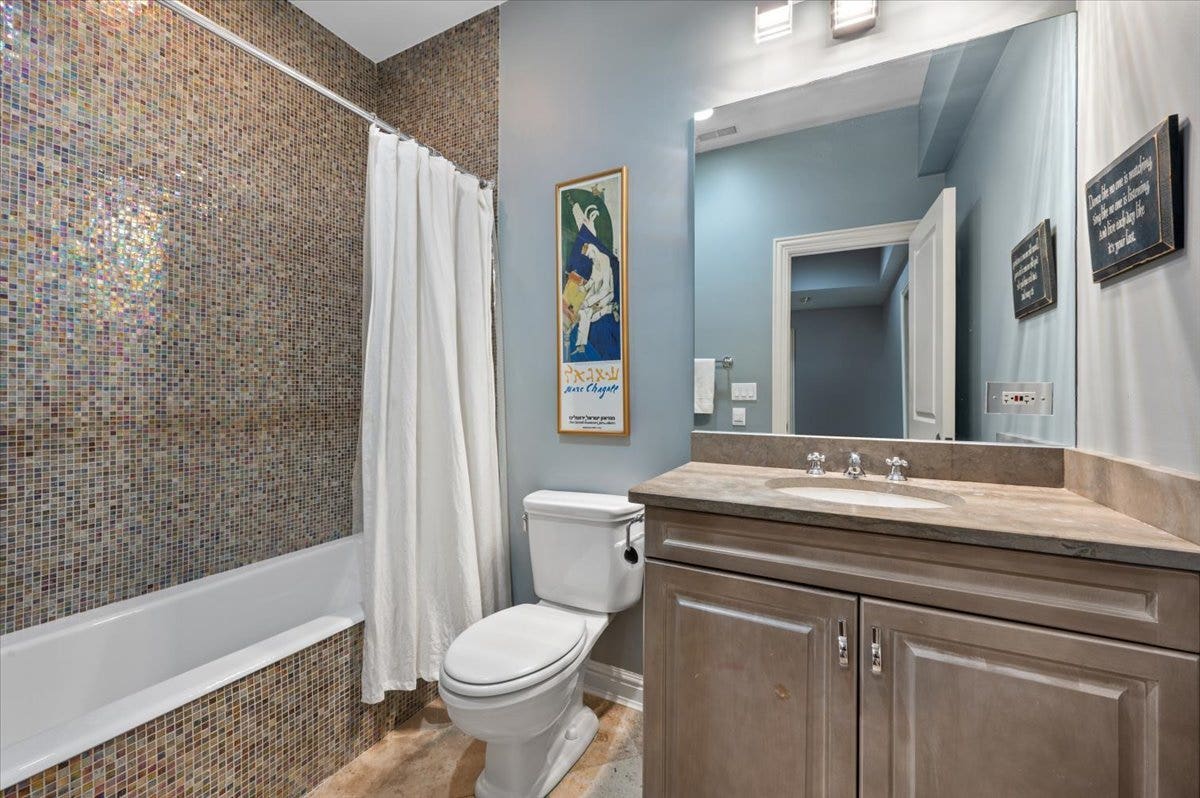 1235 Longmeadow Lane, Glencoe, IL 60022 1235 Longmeadow Lane, Glencoe, IL 60022