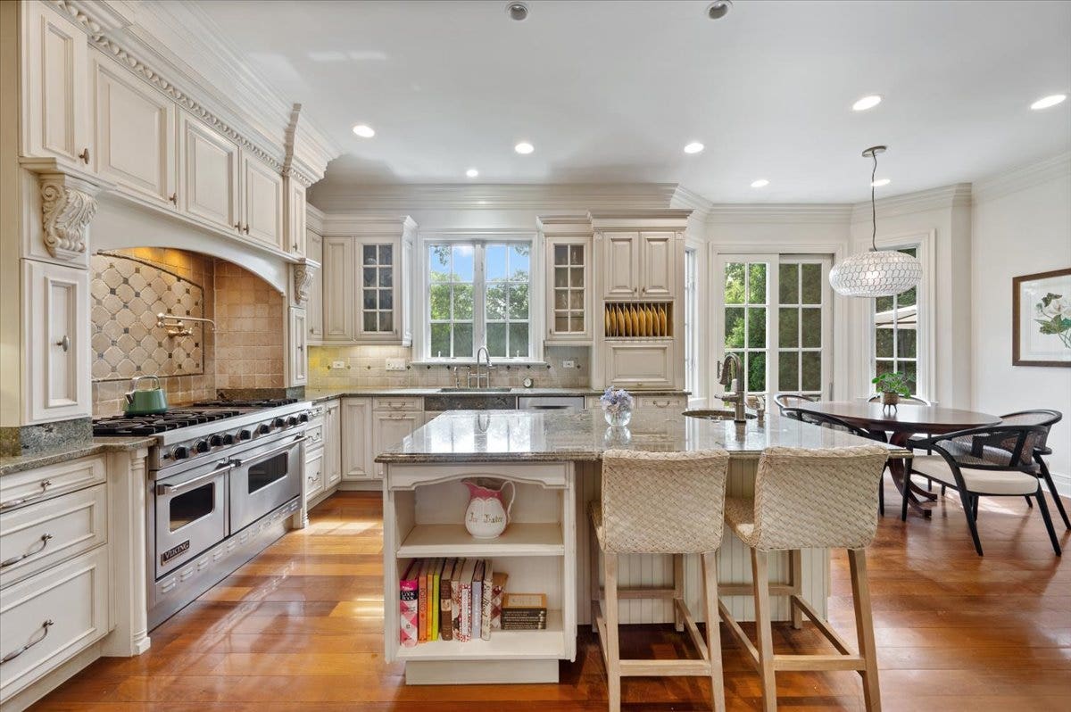 1235 Longmeadow Lane, Glencoe, IL 60022 1235 Longmeadow Lane, Glencoe, IL 60022