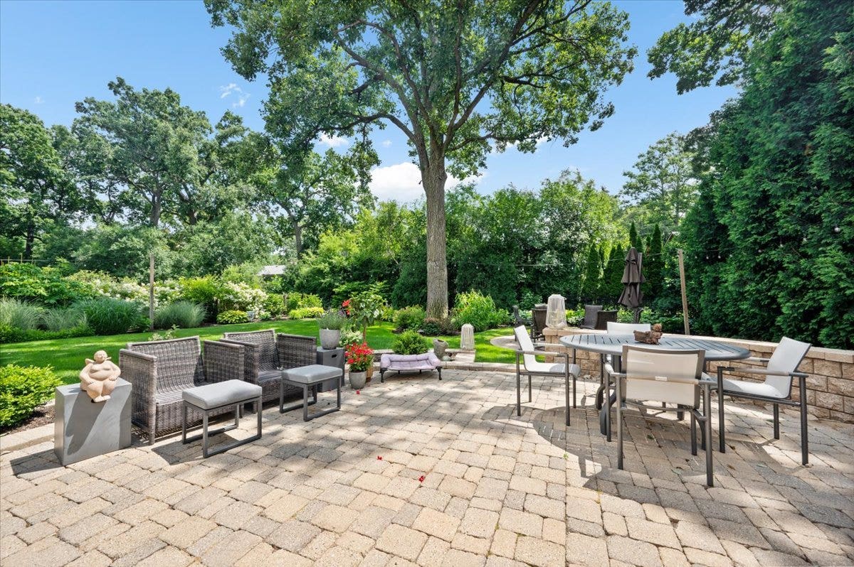 1235 Longmeadow Lane, Glencoe, IL 60022 1235 Longmeadow Lane, Glencoe, IL 60022