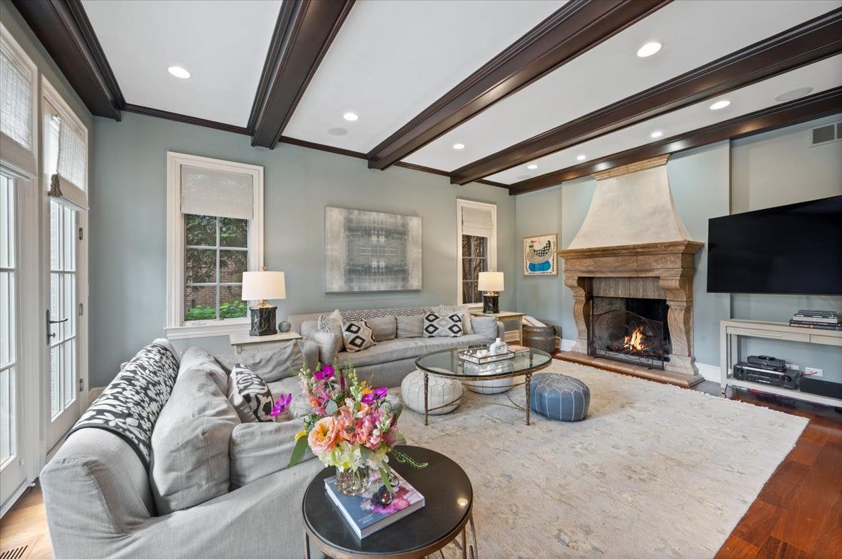 1235 Longmeadow Lane, Glencoe, IL 60022 1235 Longmeadow Lane, Glencoe, IL 60022