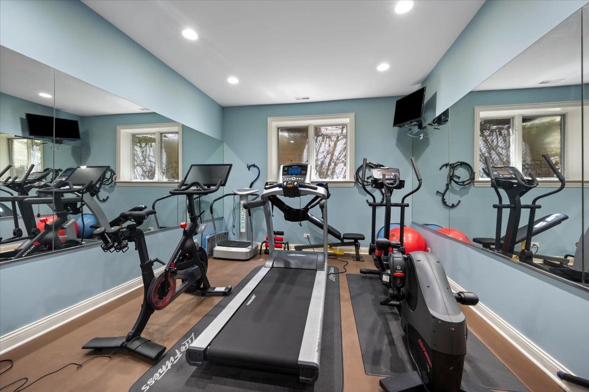 1235 Longmeadow Lane, Glencoe, IL 60022 1235 Longmeadow Lane, Glencoe, IL 60022