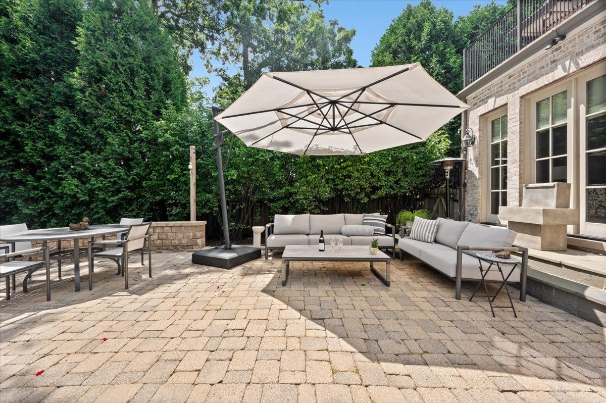 1235 Longmeadow Lane, Glencoe, IL 60022 1235 Longmeadow Lane, Glencoe, IL 60022