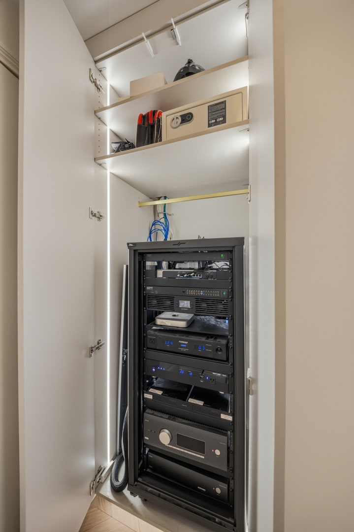 111 E Chestnut Street, #PH-AB, Chicago, IL 60611 111 E Chestnut Street, #PH-AB, Chicago, IL 60611