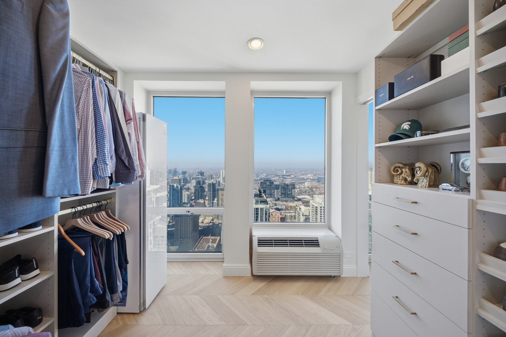 111 E Chestnut Street, #PH-AB, Chicago, IL 60611 111 E Chestnut Street, #PH-AB, Chicago, IL 60611