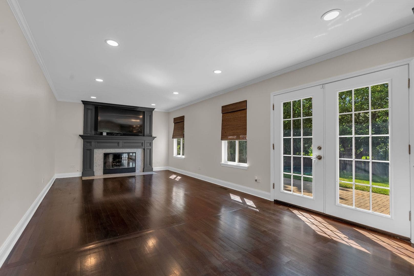 2791 Squaw Valley Trail, Aurora, IL 60503 Living room
