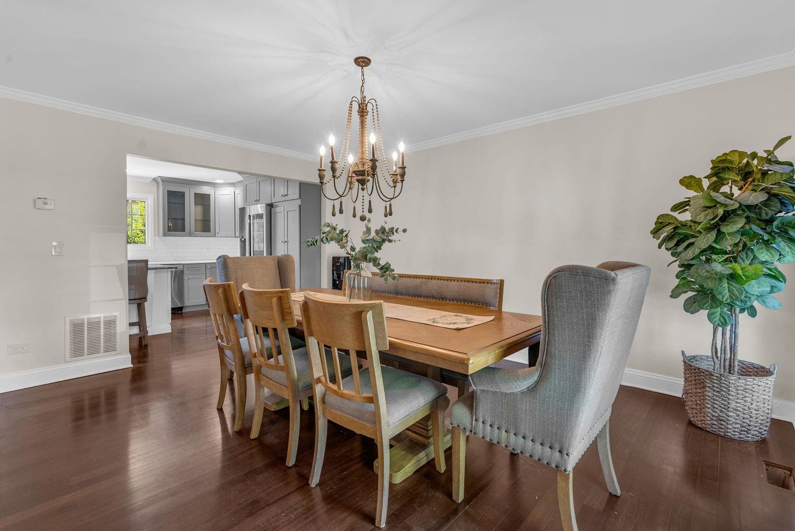 2791 Squaw Valley Trail, Aurora, IL 60503 Dining room