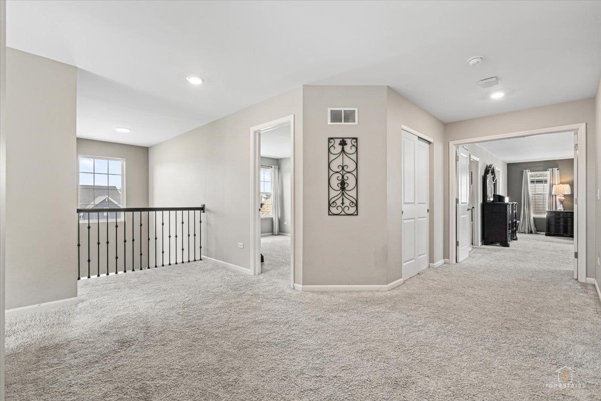 3617 Emerald Road, Elgin, IL 60124 3617 Emerald Road, Elgin, IL 60124