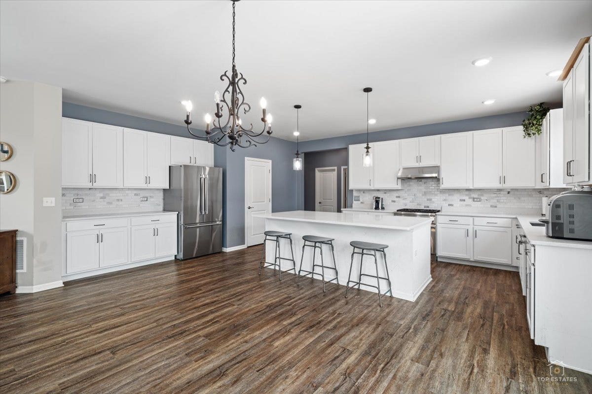 3617 Emerald Road, Elgin, IL 60124 3617 Emerald Road, Elgin, IL 60124