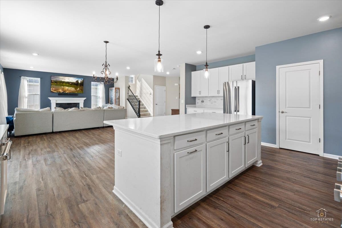 3617 Emerald Road, Elgin, IL 60124 3617 Emerald Road, Elgin, IL 60124