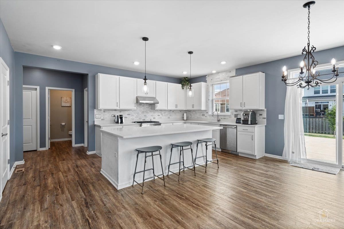 3617 Emerald Road, Elgin, IL 60124 3617 Emerald Road, Elgin, IL 60124