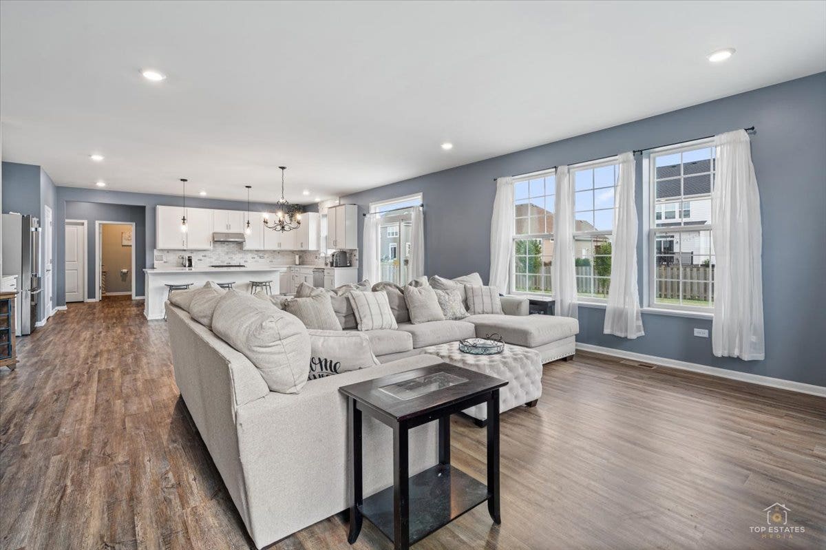 3617 Emerald Road, Elgin, IL 60124 3617 Emerald Road, Elgin, IL 60124