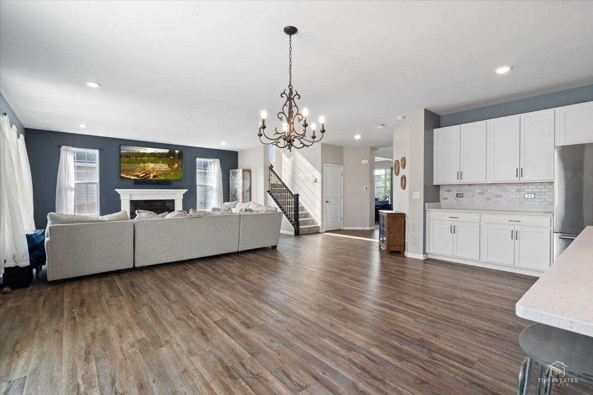 3617 Emerald Road, Elgin, IL 60124 3617 Emerald Road, Elgin, IL 60124