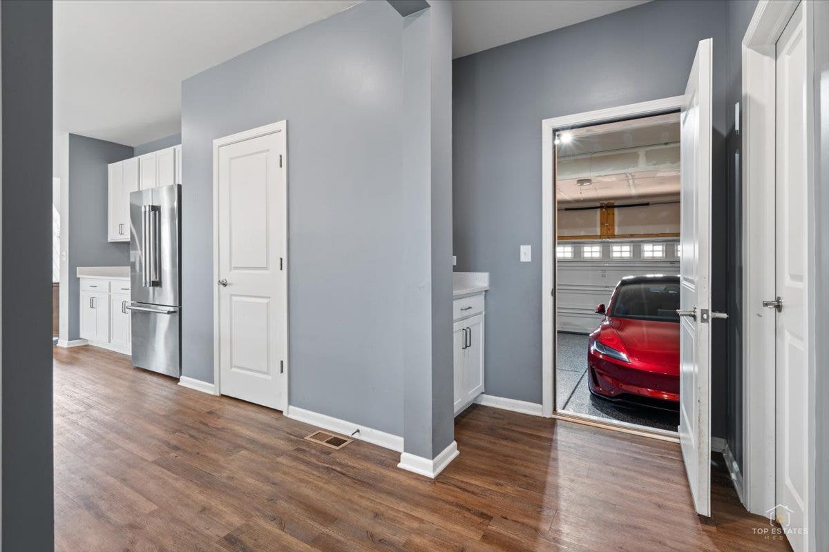 3617 Emerald Road, Elgin, IL 60124 3617 Emerald Road, Elgin, IL 60124