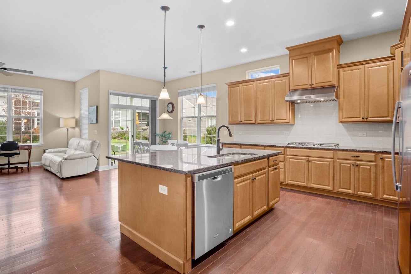 3856 Double Eagle Drive, Elgin, IL 60124 3856 Double Eagle Drive, Elgin, IL 60124