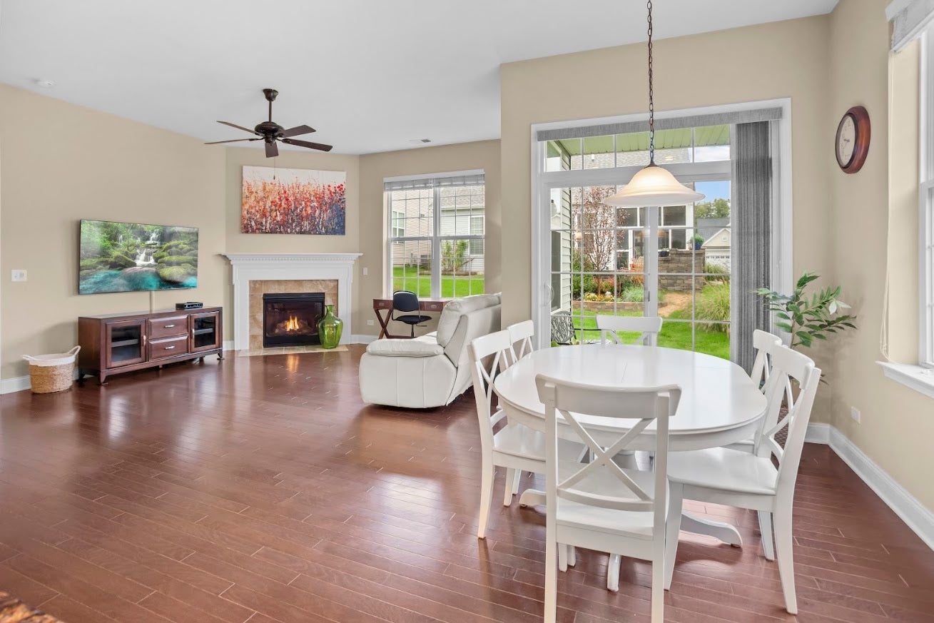 3856 Double Eagle Drive, Elgin, IL 60124 3856 Double Eagle Drive, Elgin, IL 60124