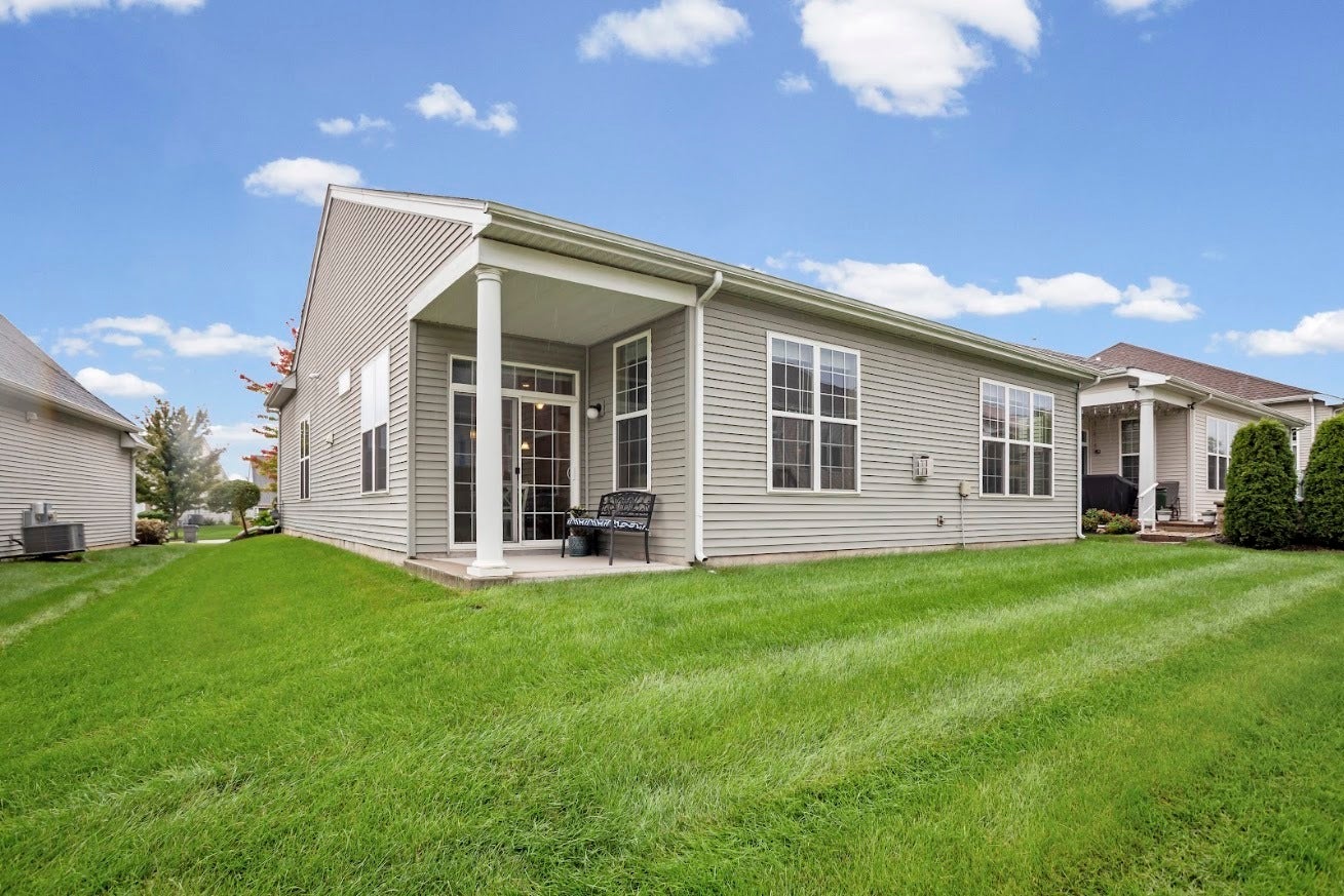 3856 Double Eagle Drive, Elgin, IL 60124 3856 Double Eagle Drive, Elgin, IL 60124