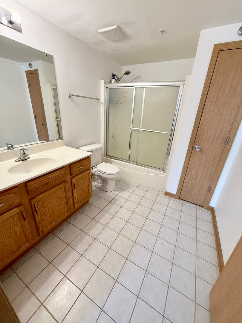 16600 Liberty Circle, #2S, Orland Park, IL 60467 16600 Liberty Circle, #2S, Orland Park, IL 60467